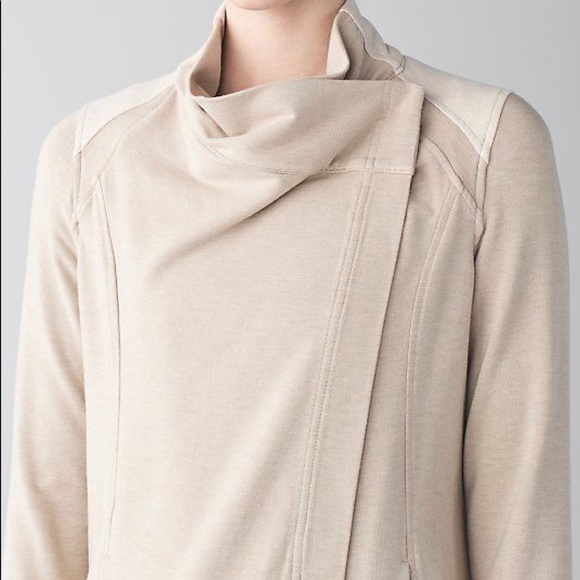 Lululemon Coast Wrap - Picture 5 of 5